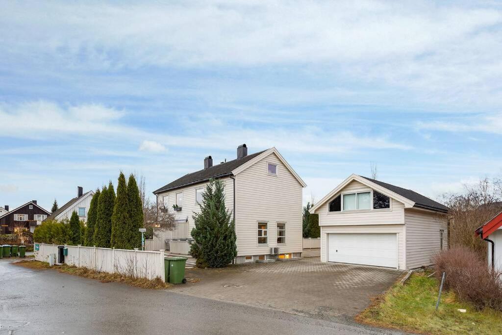 Innholdsrikt Hus Sentralt Naer Flyplass, Tog Og Buss I Rolige Omgivelser Stjordal Exterior photo