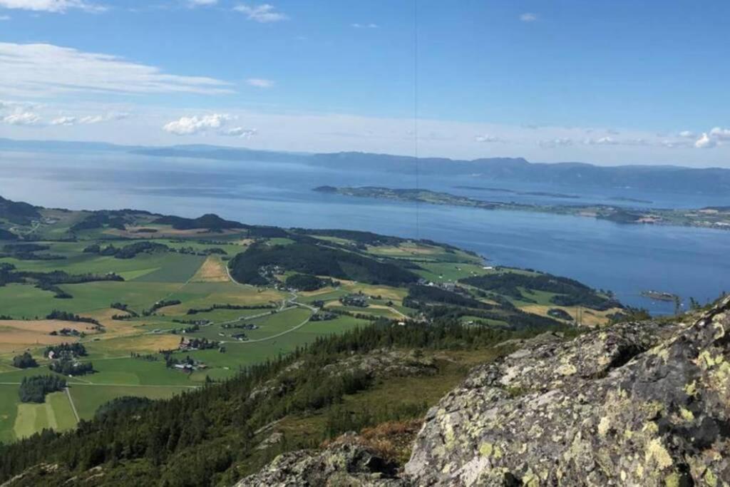 Innholdsrikt Hus Sentralt Naer Flyplass, Tog Og Buss I Rolige Omgivelser Stjordal Exterior photo